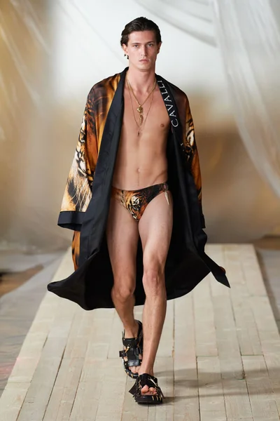 Look 14